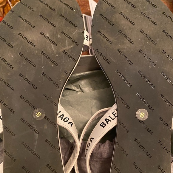 AUTHENTIC Balenciaga Stappy flat sandals SIZE 40eur - Picture 2 of 3